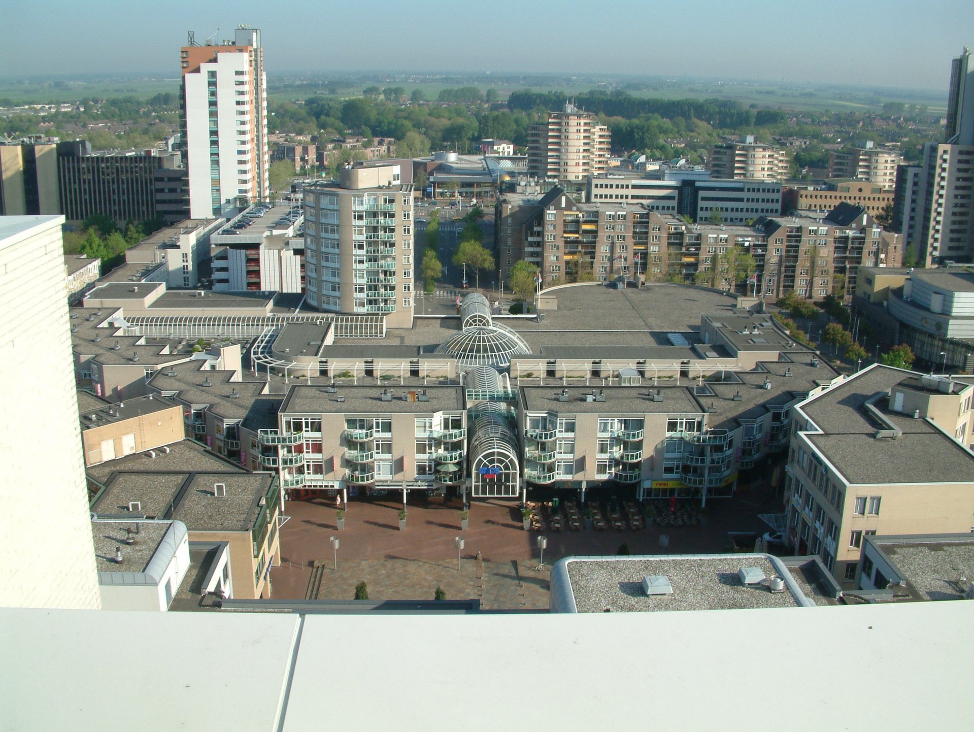 Zoetermeer_Stadhuisplein_met_ingang_Stadshart_Passage